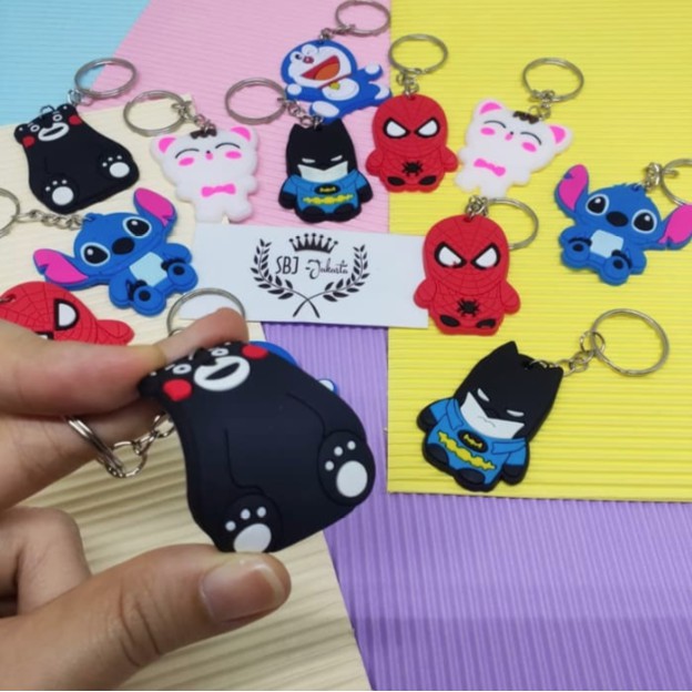 Gantungan kunci kartun 6 buah / 6 buah Keychain Karakter Hadiah souvenir Silicon corak mix