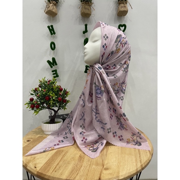 PRELOVED KAMUMMU SCARF BY DIAN PELANGI X RADWAH