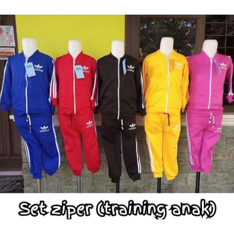 Setelan baju training anak