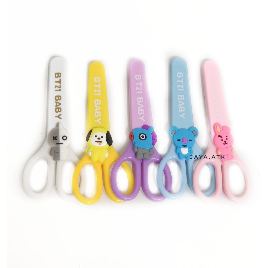 

GUNTING KERTAS ANAK + TUTUP BTS BT-21 LUCU GUNTING SERBAGUNA PLASTIK STAINLESS STEEL E-9105