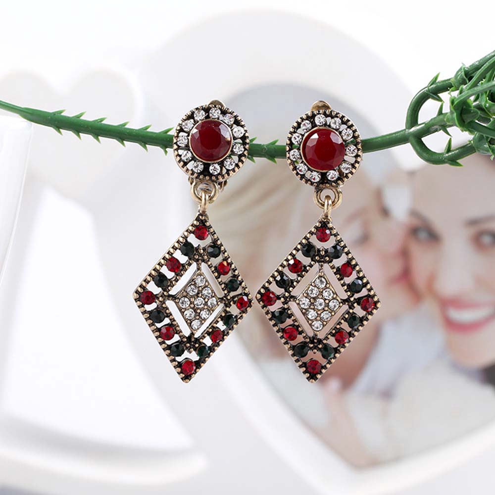 Anting Klip Panjang Warna Silver / Gold Gaya Vintage Antik Untuk Wanita