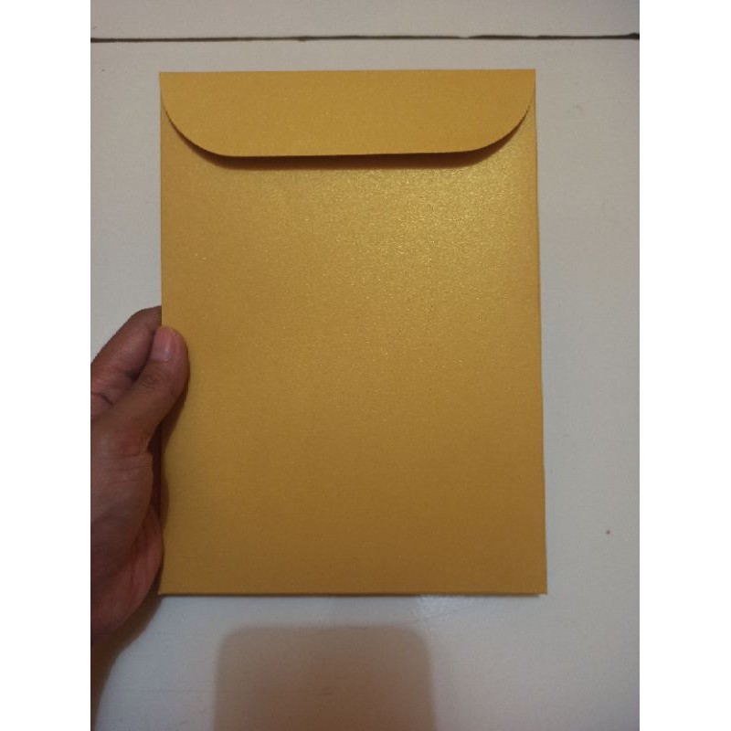 

Amplop A5 Tebal Undangan Potrait Premium Jasmine Cream Gold 16x22