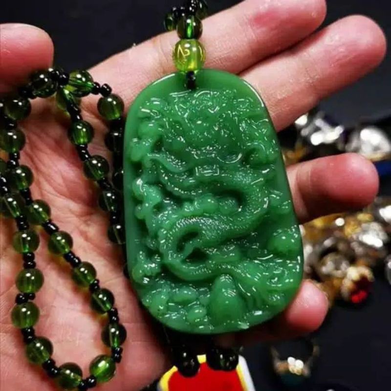 KALUNG LIONTIN GIOK UKIR NAGA HIJAU