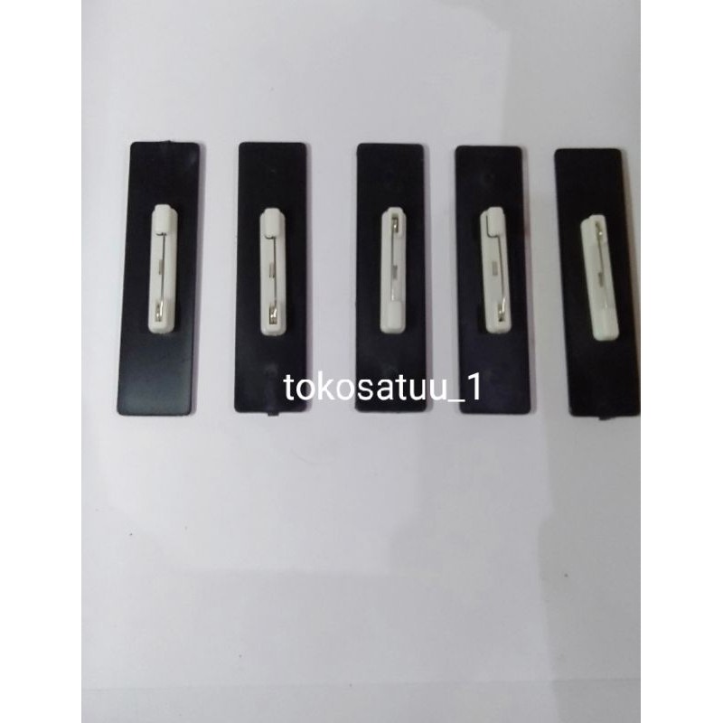 

bahan name tag plastik hitam(sdh +peniti)