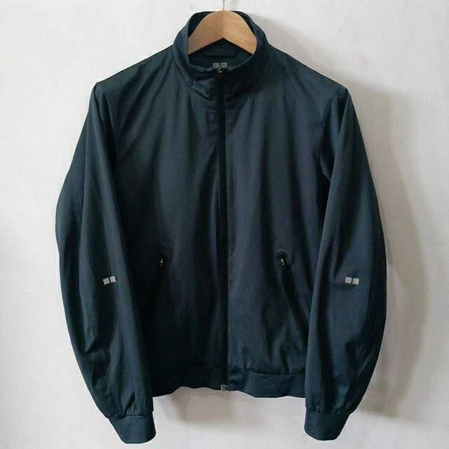 jaket windbreaker uniqlo