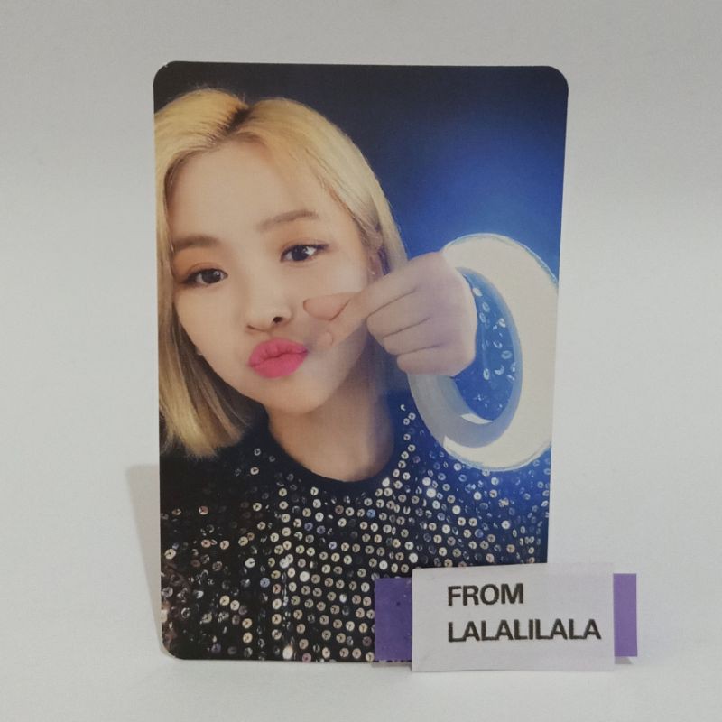 ITZY OFFICIAL LIGHTRING PHOTOCARD RYUJIN