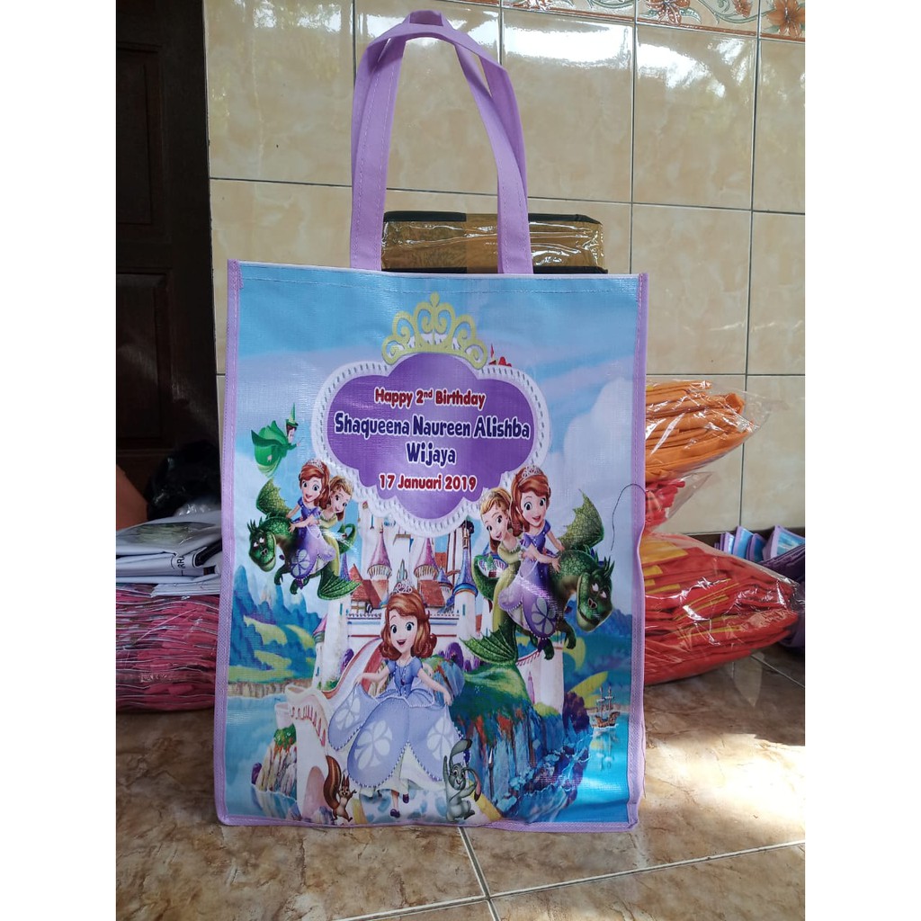 

PROMO TAS ULTAH CUSTOM UK 18 x 18 x 25 (PxLxT)