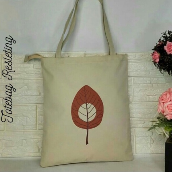 Tas Kuliah Tote Bag Aesthetic Wanita Resleting Polos Canvas dan Totebag Souvenir Cewek Resleting Bisa Custom Sablon Warna Kanvas Simple Simply Stylish Murah untuk Goodie Bag Ulang Tahun, Souvenir, Tas Kuliah Style SB 006