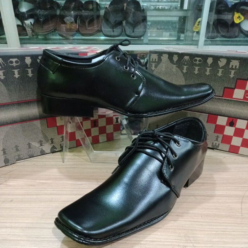 sepatu kulit pantofel tali pria merk Bally dijamin ORI 100%