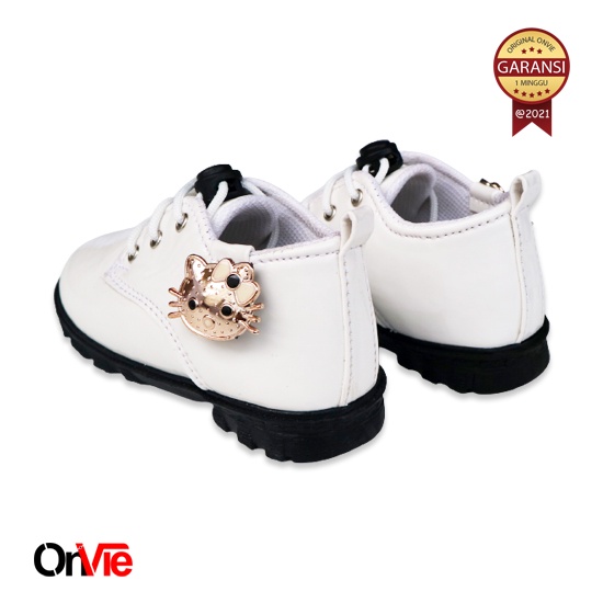 Sepatu Boots Anak Perempuan Hitam Putih Bertali Glossy Motif Hello Kitty