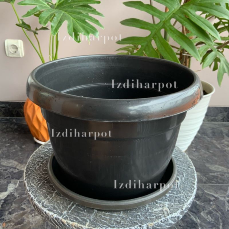 pot bunga tanaman plastik hitam tulip 25cm kuping + tatakan hitam