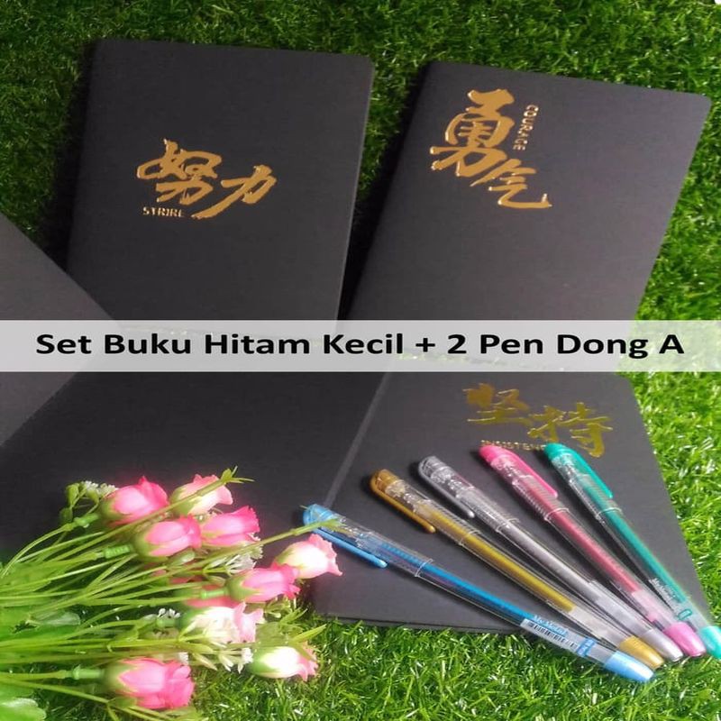 

SET : 1 Buku Tulis Hitam Uk M + 2 Pulpen Dong-A Gel Metallic Versi 2