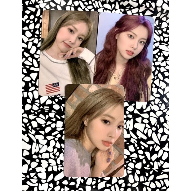 IZ*ONE HYEWON ONE REELER SCENE 2 AMRIK BUNDLE ONEIRIC DIARY & SCENE 3 PHOTOCARD PC