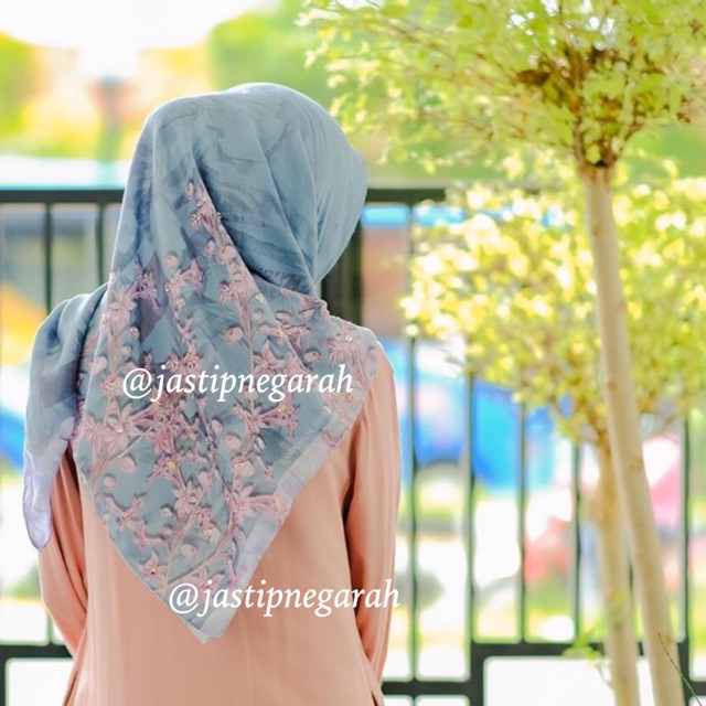 RIA MIRANDA SCARF BIAS SIGNATURE