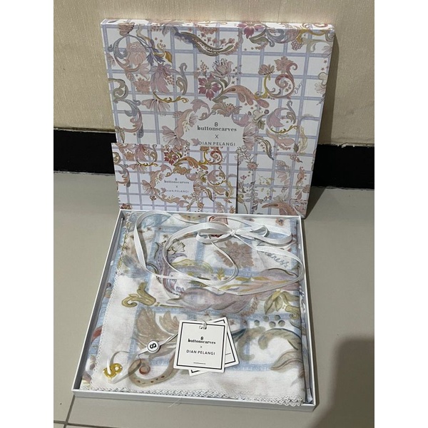 Buttonscarves x Dian Pelangi The Autograph Series Blanc