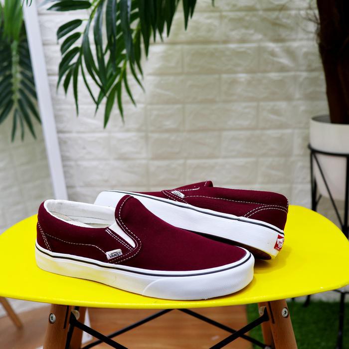 Sepatu Vans Classic Slip On Merah Putih