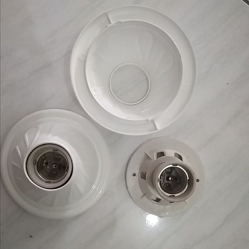 Fiting Lampu plafon keramik