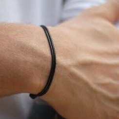 Gelang Tangan / Gelang Hitam / Gelang Hitam Polos / Gelang Hitam Couple / Gelang Tali Hitam / Gelang Hitam Pria / Gelang Tangan Pria / Gelang Hitam Wanita / Gelang Hitam Polos Couple / Gelang Tali Polos / Gelang Hitam Korea / Gelang Hitam Premium