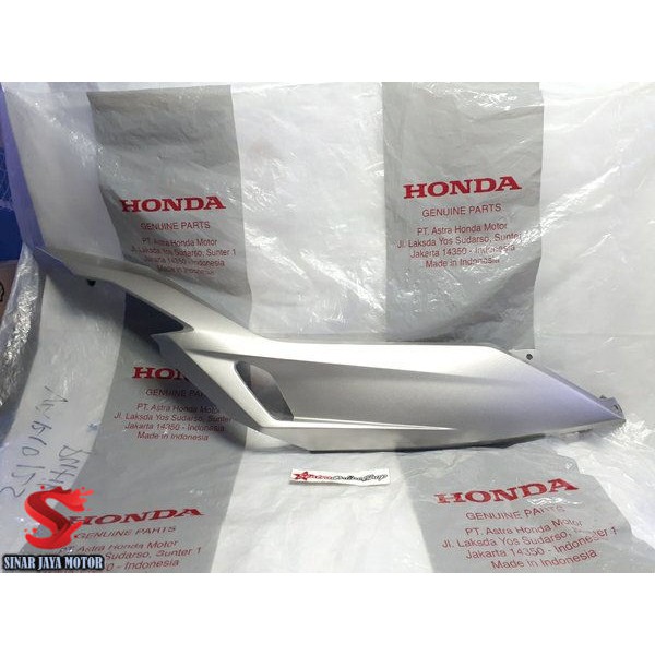 Cover body bawah under dek kanan new vario125 150 2018 silver