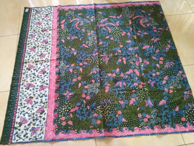 Kain batik tulis Lasem Sekar jagad tumpal kupu hijau pink primis