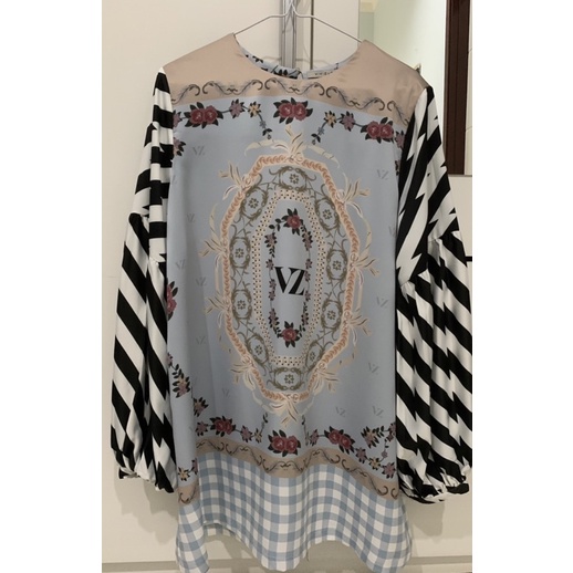 PRELOVED ILTHA TOP ILTHA TUNIC VIVI ZUBEDI BABY BLUE BUTTONSCARVES NEW YORK SERIES BLACK MONOGRAM BE