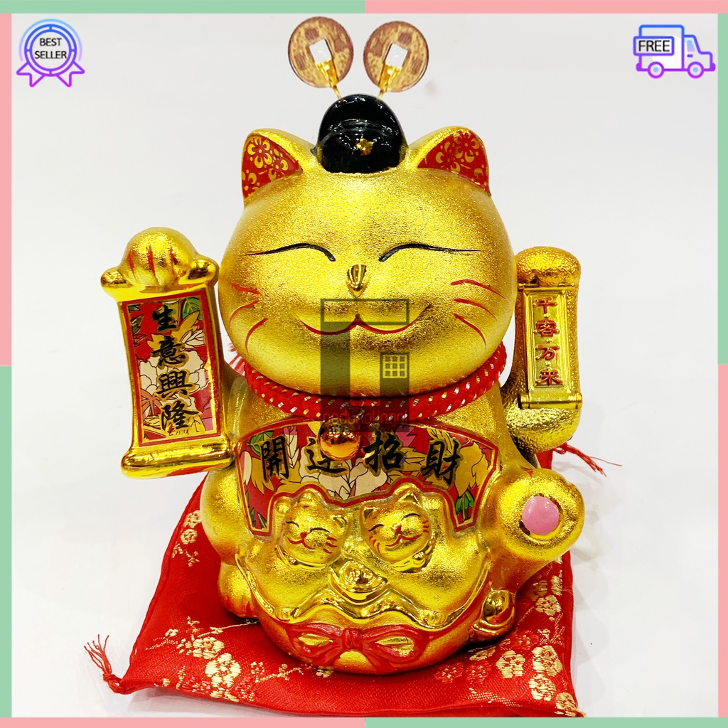 Patung Pajangan Boneka Hiasan Kucing Hoki Fengshui Maneki Neko Maneko Neki Keberuntungan Lucky Cat Jepang Cina China Keramik Ceramic Gold Emas Baterai Batrai Batre Batrei Baterry Batery Listrik Tangan Gerak Goyang Melambai Panggil Memanggil Rejeki Murah