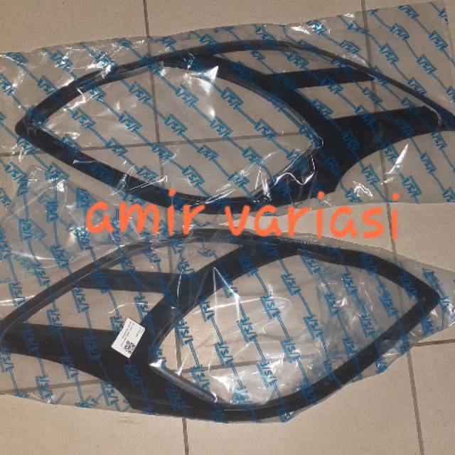 Garnish list cover lampu depan Toyota New Yaris hitam doff