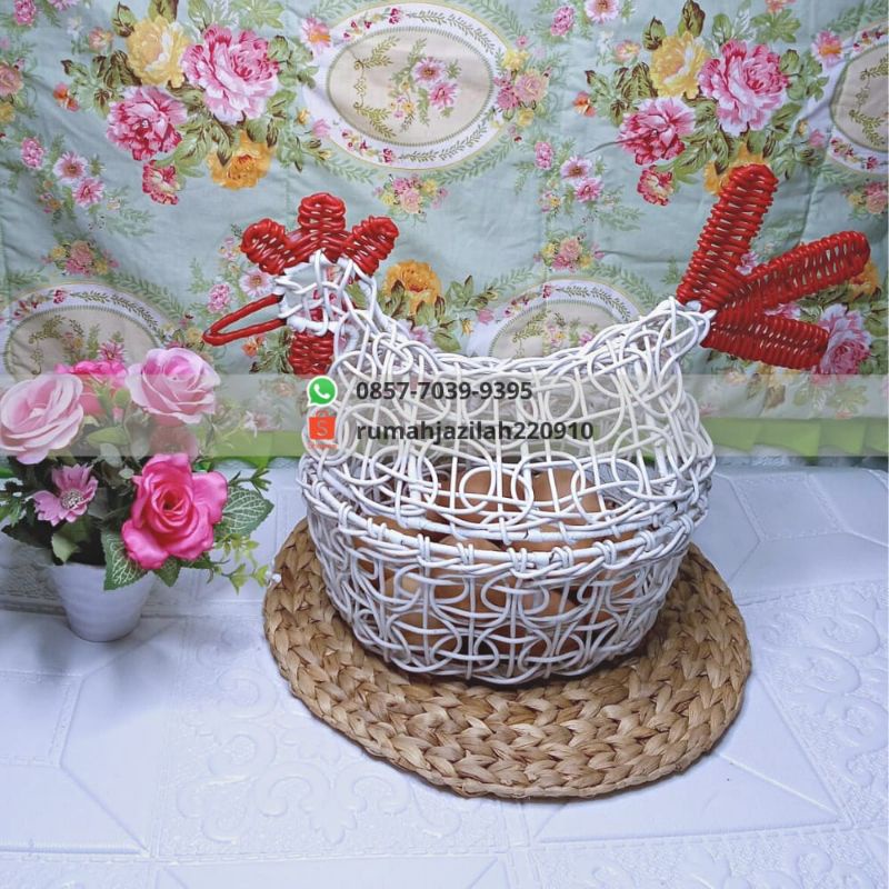 Wadah Telur Ayam Bentuk Ayam Kerajinan Rotan Sintetis
