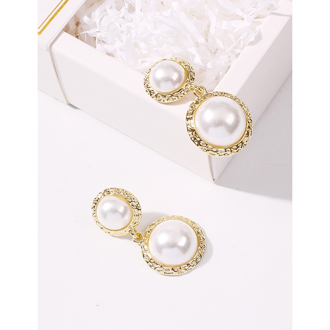 LRC Anting Tusuk Fashion Pearl White Irregular Alloy Earrings With Diamonds K25918