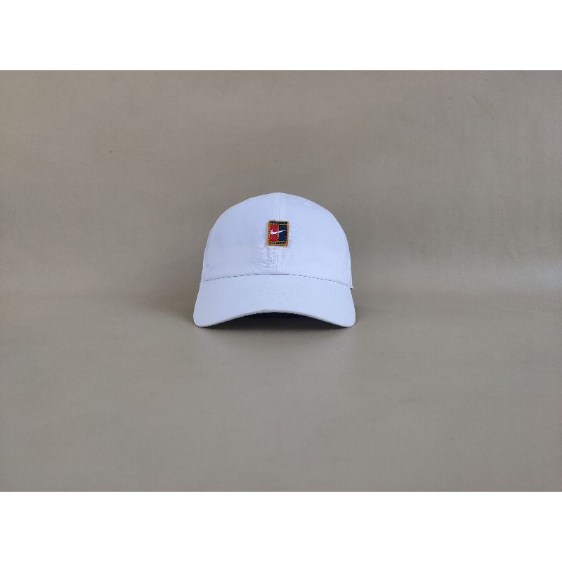 pesanan topi nike court
