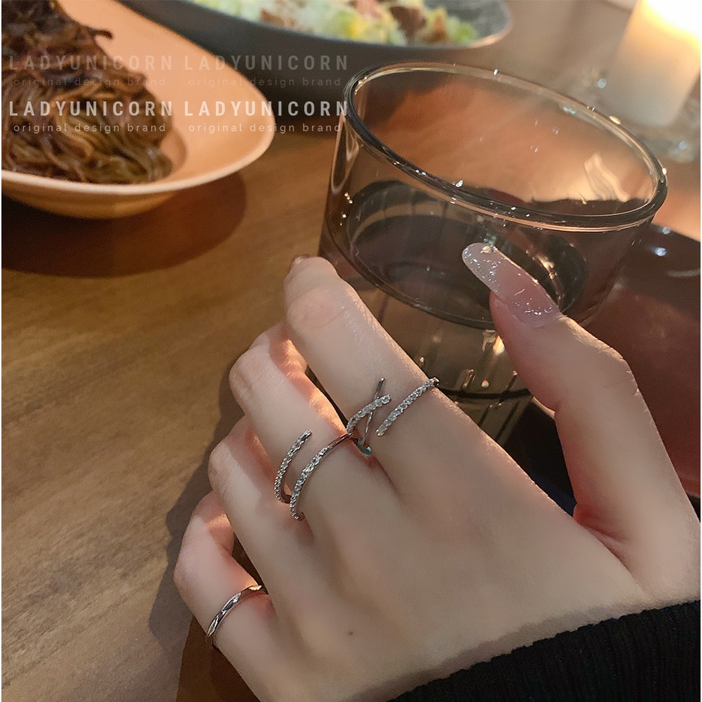 YEEZII 3pcs / Set Cincin Kristal Model Spiral Silang Terbuka Dapat Disesuaikan Warna Silver Untuk Wanita