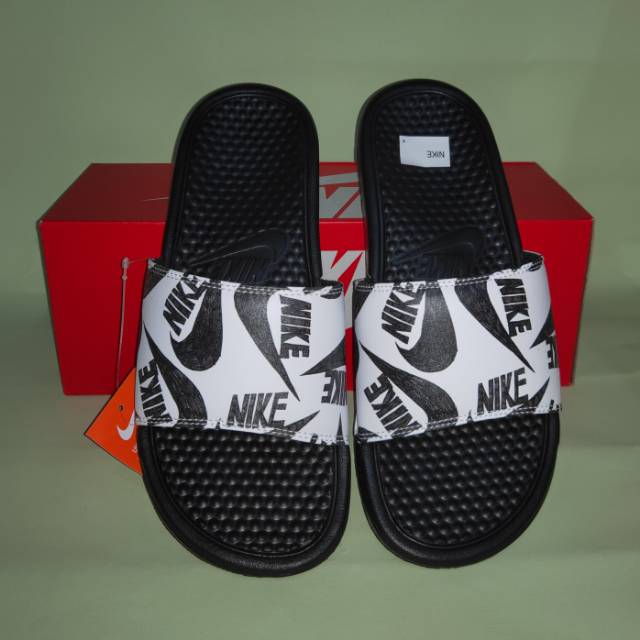 nike benassi jdi black and white