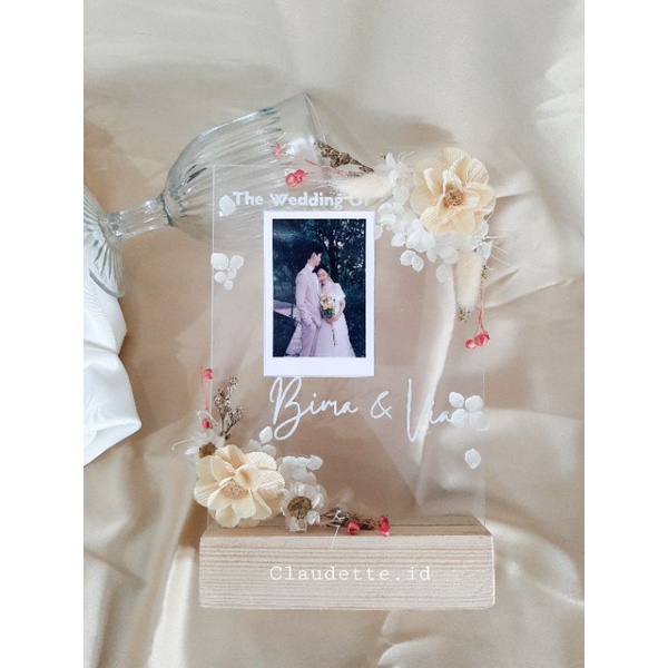 

KADO HAMPERS PERNIKAHAN ACRYLIC TEMA KOREA