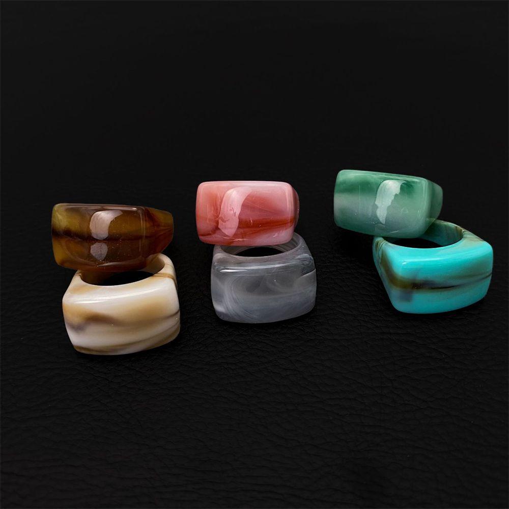 Lily Cincin Resin Akrilik Wanita Gadis Warna-Warni Cincin Tebal Bentuk Persegi Resin Kura Tidak Teratur