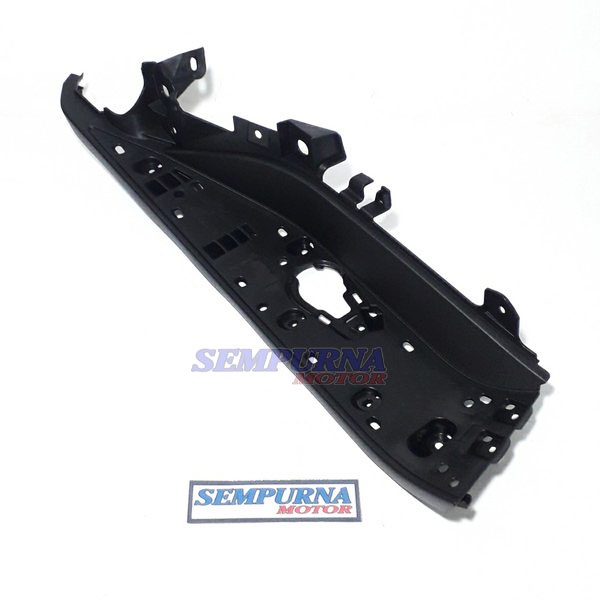 Dek Atas Bordes Board Footrest 2 Pijakan Kaki Kanan Aerox 155 100% Original ORI Yamaha YGP B65-F7488-00