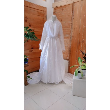 Gaun wedding putih