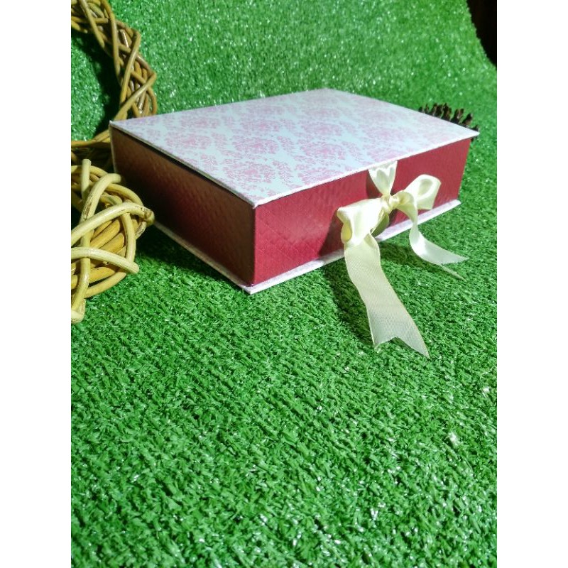 

giftbox custom packaging model buka buku pita