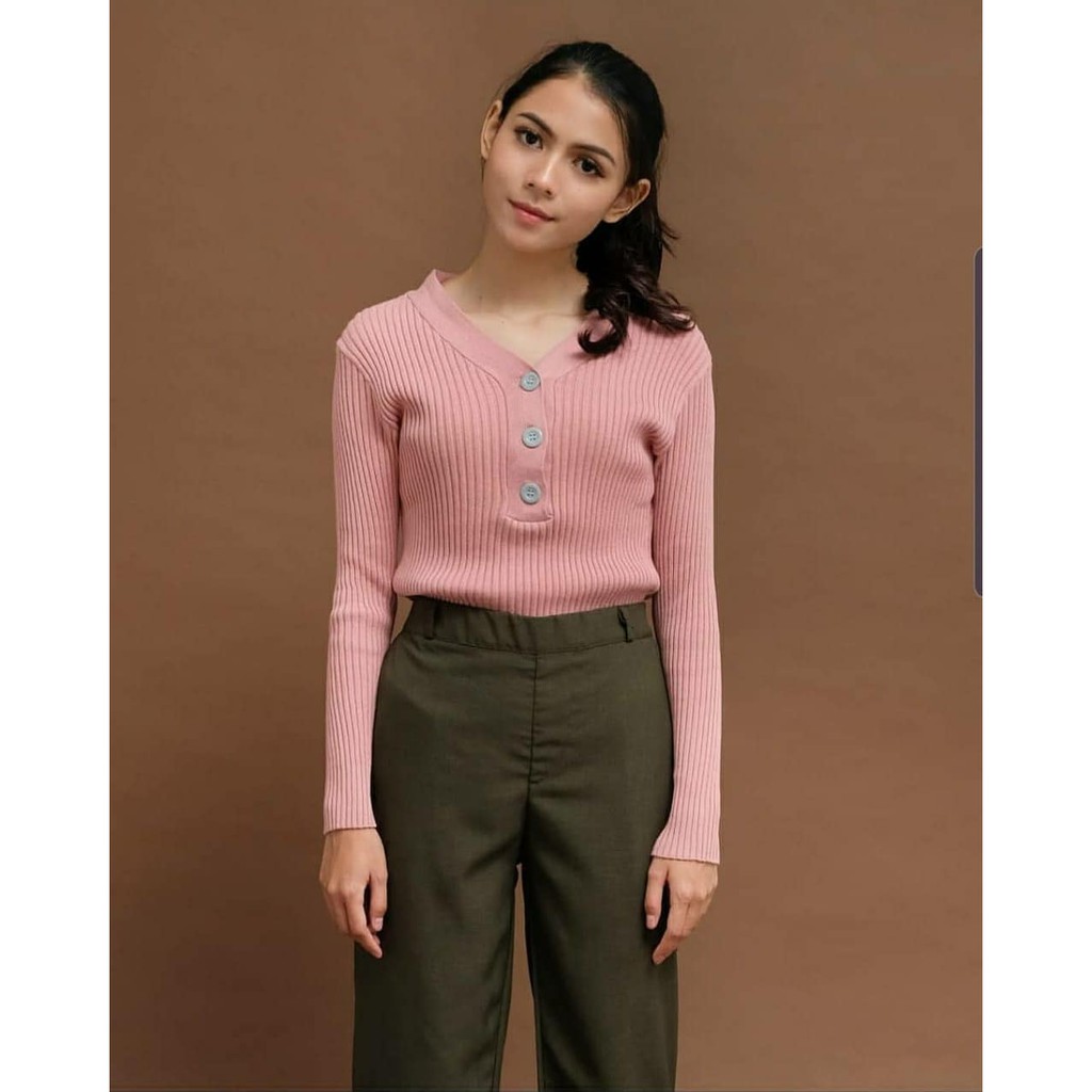 Atasan Wanita Baju Rajut MIKA knit WangkyNeck-Outerwear-Sweater Kancing Rajutan Wanita by Galleraj