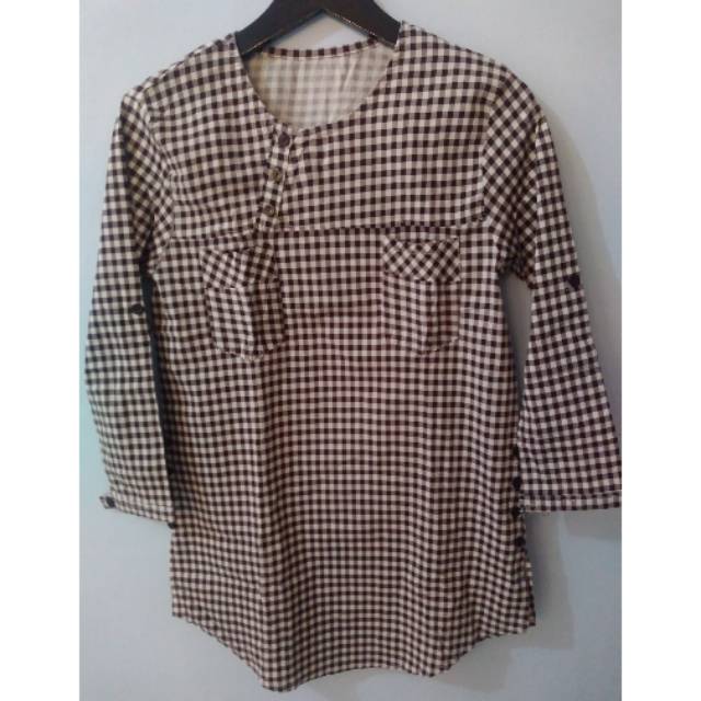 Blouse kotak hitam putih