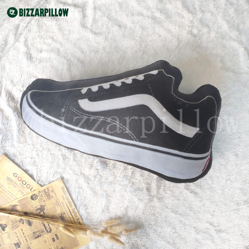 Bizzarpillow Bantal Sofa Bentuk Sepatu Vans / Snakers / Nike / Convers BZ212