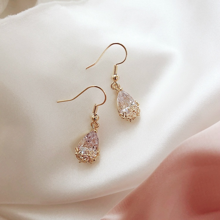 Anting Kristal Sintetis Motif Bunga Vintage Aksesoris Pesta fashion Korea Wanita