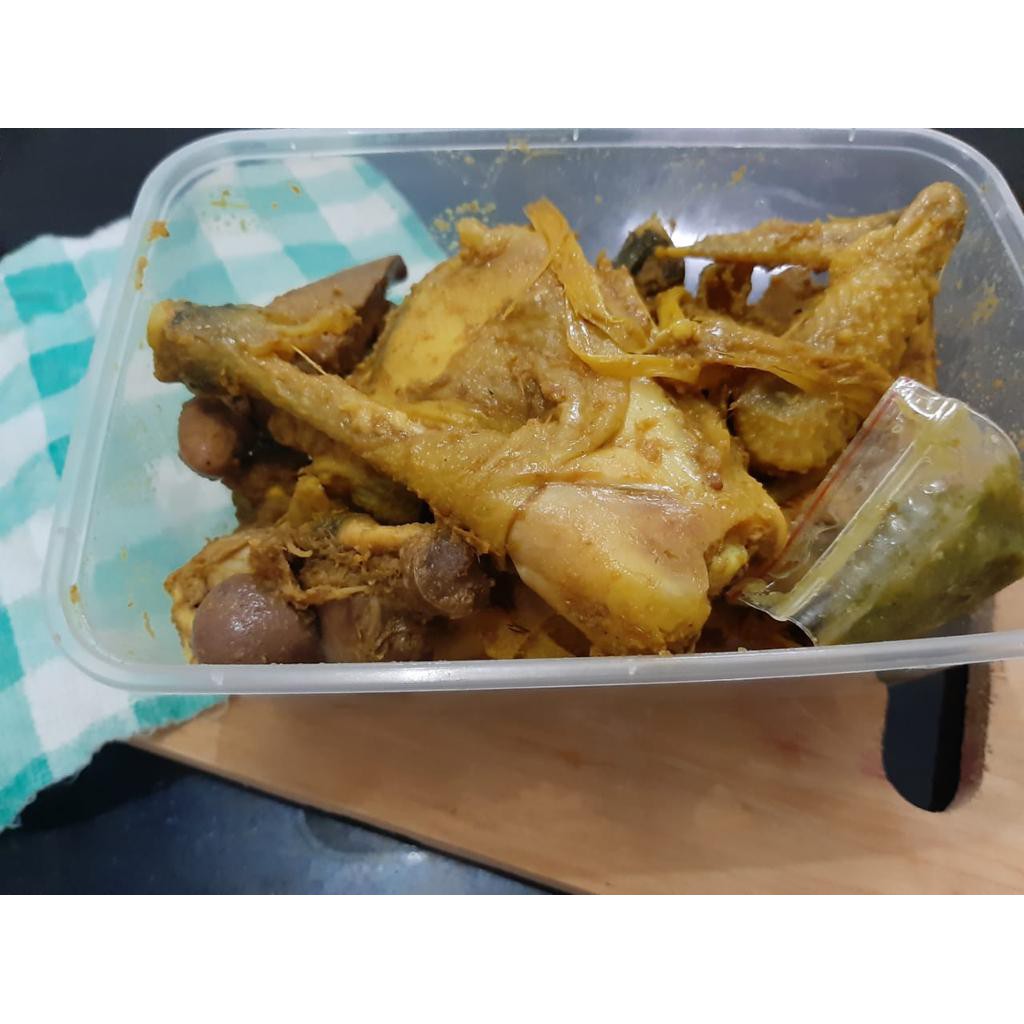 

Ayam kampung bumbu kuning 1 ekor siap goreng.ayam olahan