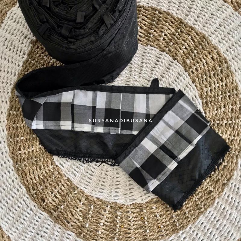 ider ider bali pelinggih poleng 20cm | kain hitam putih