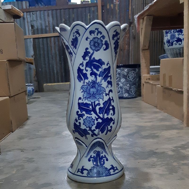 Guci keramik biru putih motif bunga Jual vas bunga keramik Jual pajangan keramik import Dekorasi