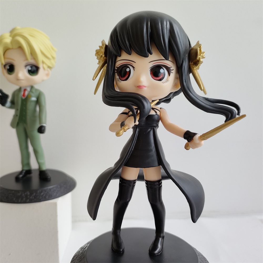 Action Figure Anime Mata Besar Loid Yor Forger Bahan PVC Untuk Koleksi