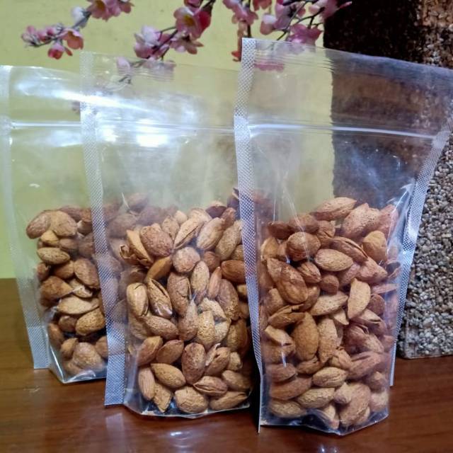 

Kacang almond kulit panggang