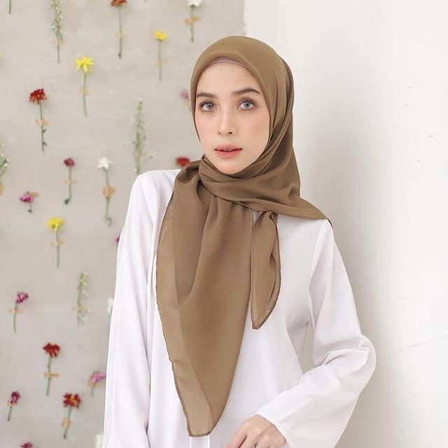 BELLA SQUARE Hijab Segiempat Warna Part1 Jilbab Pollycotton Premium [COD] [Go-Send]-LATTE