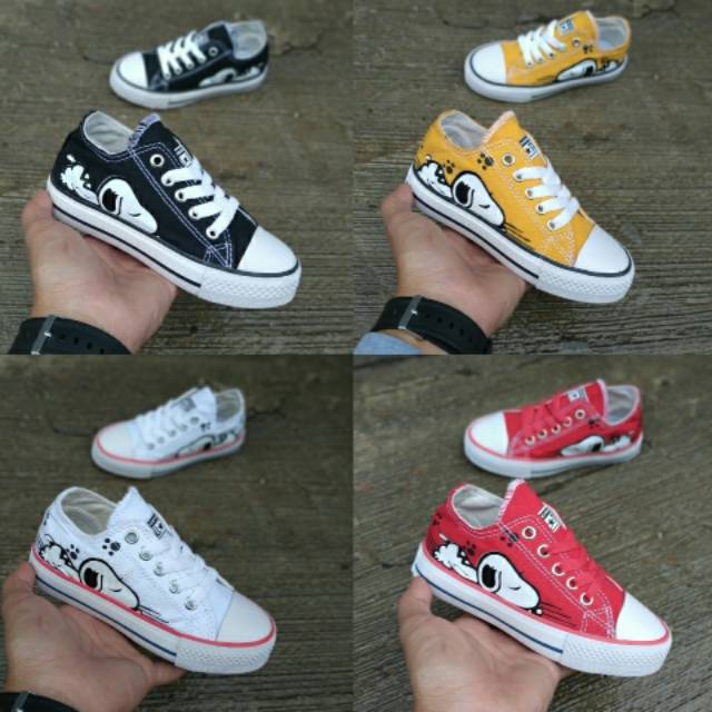 sepatu converse karakter snoopy anak-anak unisex.