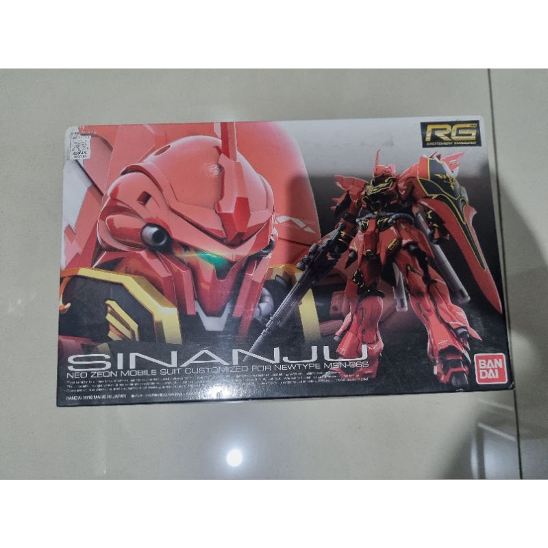 Real Grade (RG) Sinanju (BANDAI)