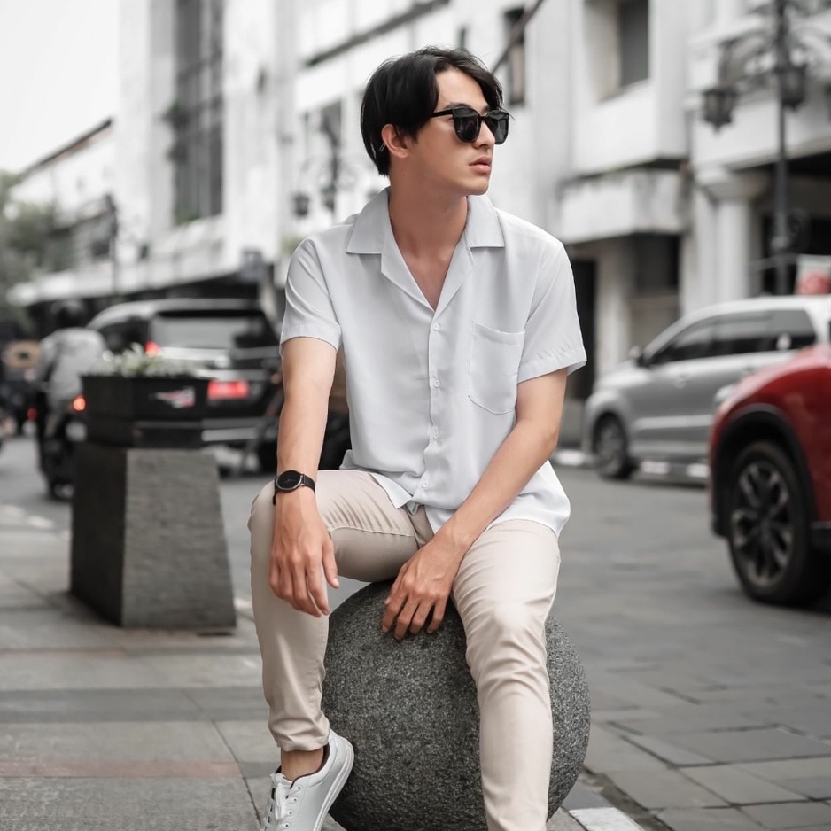 KEMEJA PRIA PUTIH ( KEMEJA AMARINE ) - V NECK